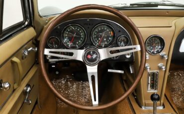 Chevrolet-Corvette-1965-Glen-Green-Tan-18