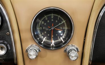 Chevrolet-Corvette-1965-Glen-Green-Tan-24