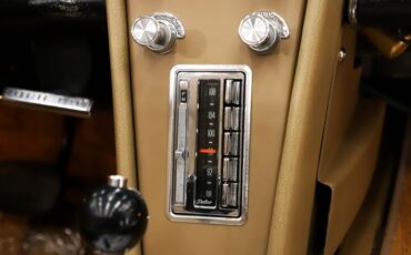 Chevrolet-Corvette-1965-Glen-Green-Tan-25