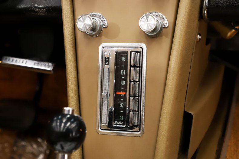 Chevrolet-Corvette-1965-Glen-Green-Tan-25
