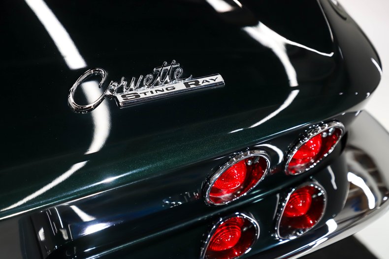 Chevrolet-Corvette-1965-Glen-Green-Tan-26