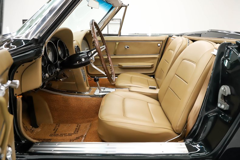 Chevrolet-Corvette-1965-Glen-Green-Tan-27