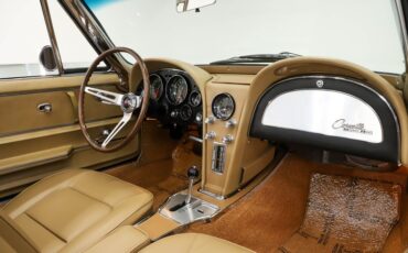 Chevrolet-Corvette-1965-Glen-Green-Tan-35