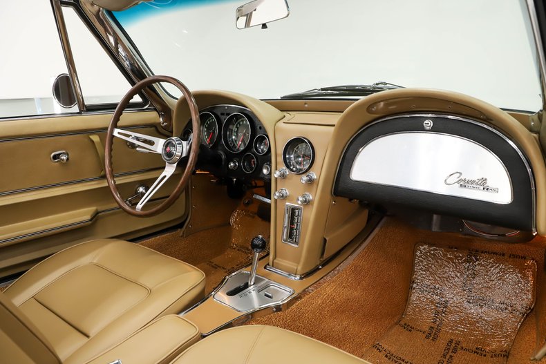 Chevrolet-Corvette-1965-Glen-Green-Tan-35