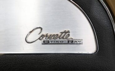 Chevrolet-Corvette-1965-Glen-Green-Tan-36