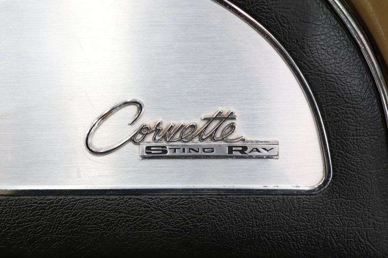 Chevrolet-Corvette-1965-Glen-Green-Tan-36