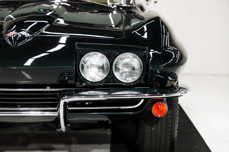 Chevrolet-Corvette-1965-Glen-Green-Tan-39