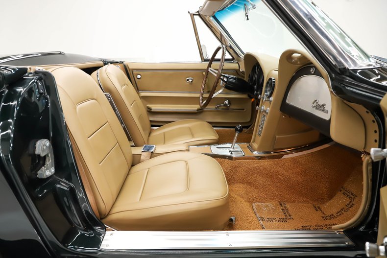 Chevrolet-Corvette-1965-Glen-Green-Tan-43