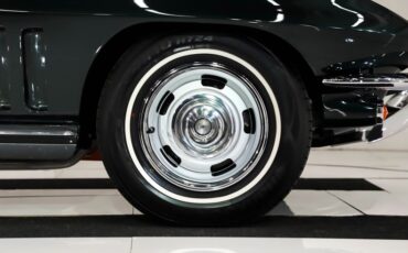 Chevrolet-Corvette-1965-Glen-Green-Tan-44