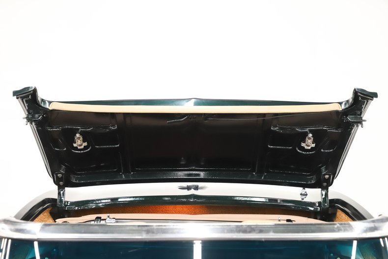 Chevrolet-Corvette-1965-Glen-Green-Tan-49