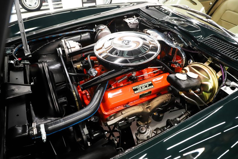 Chevrolet-Corvette-1965-Glen-Green-Tan-7