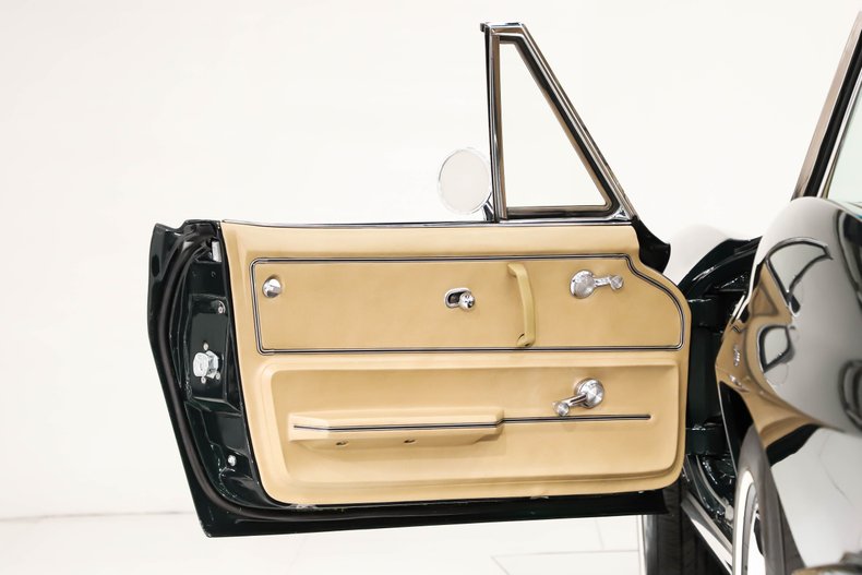 Chevrolet-Corvette-1965-Glen-Green-Tan-9