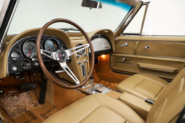 Chevrolet-Corvette-1965-Glen-Green-Tan