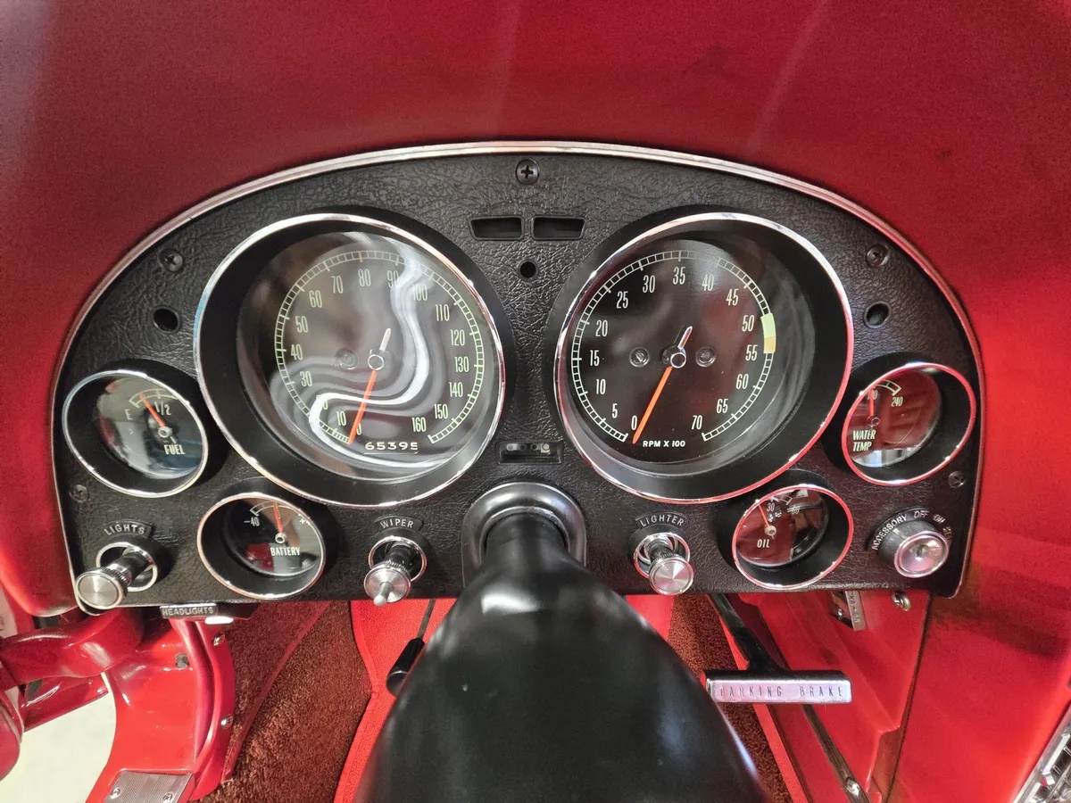 Chevrolet-Corvette-1965-Red-Red-8