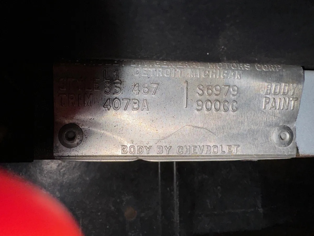 Chevrolet-Corvette-1965-White-Red-16