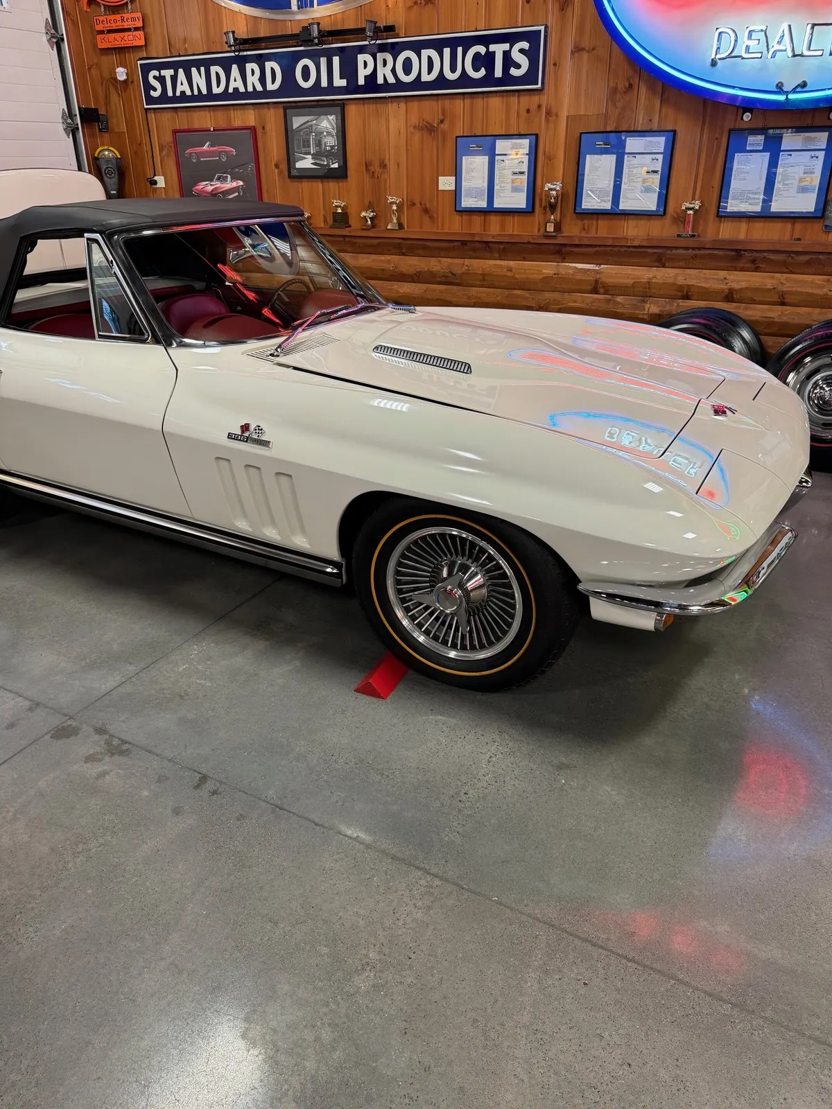 Chevrolet-Corvette-1965-White-Red-2