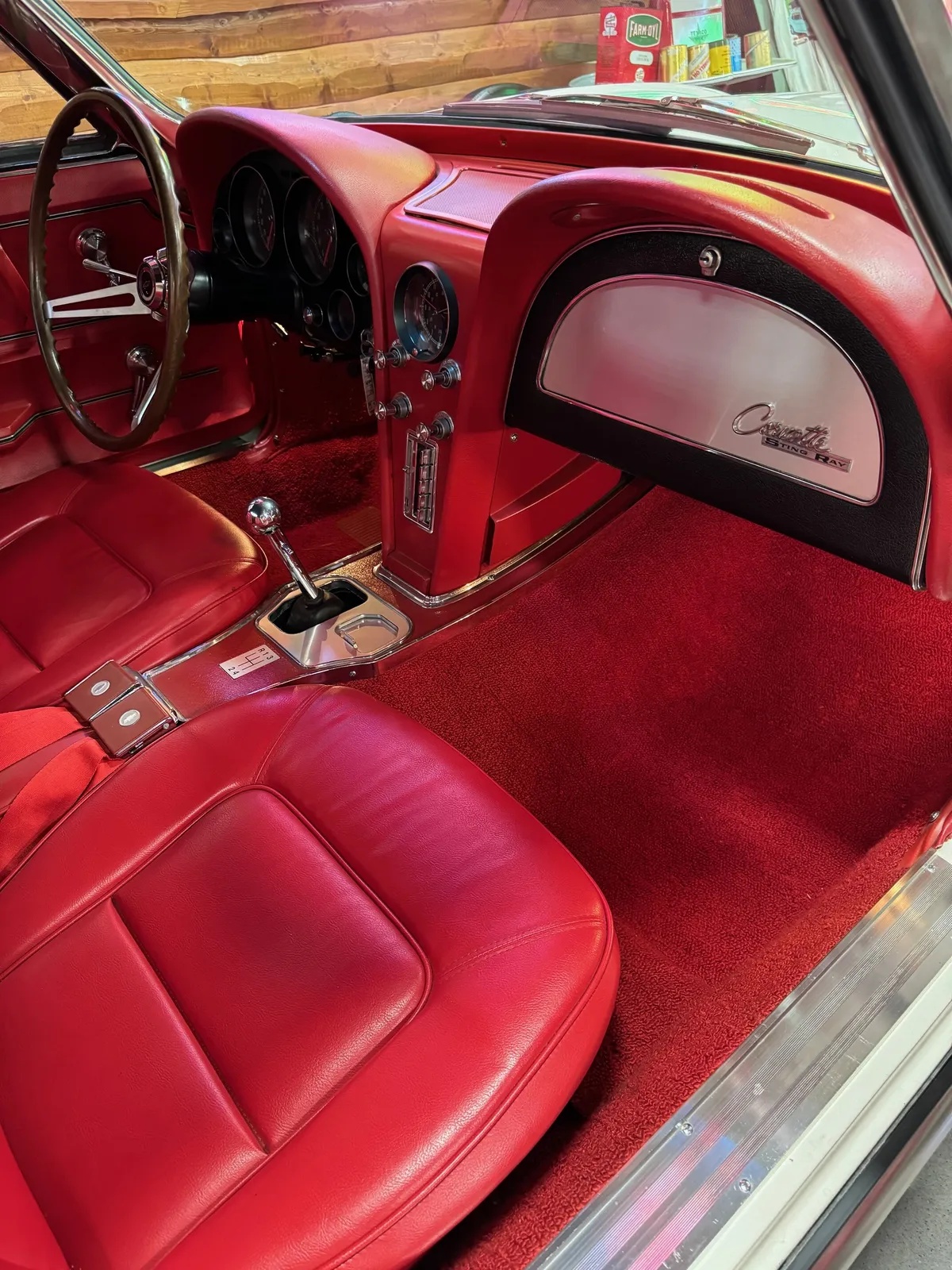 Chevrolet-Corvette-1965-White-Red-4