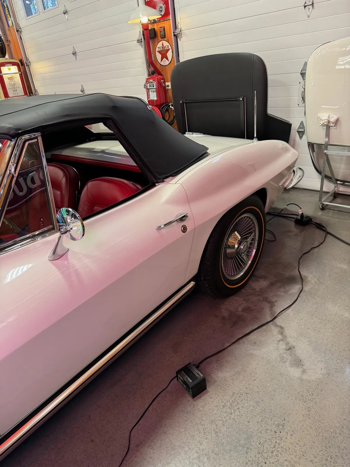 Chevrolet-Corvette-1965-White-Red-8