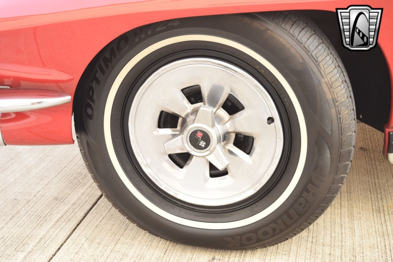 Chevrolet-Corvette-1965-convertible-10