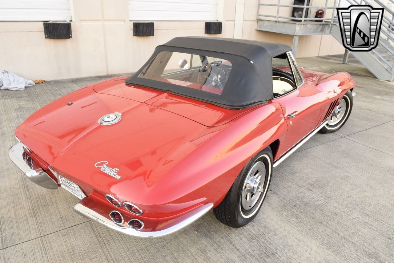 Chevrolet-Corvette-1965-convertible-12