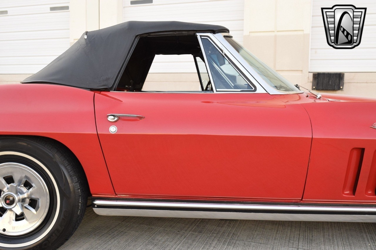 Chevrolet-Corvette-1965-convertible-13