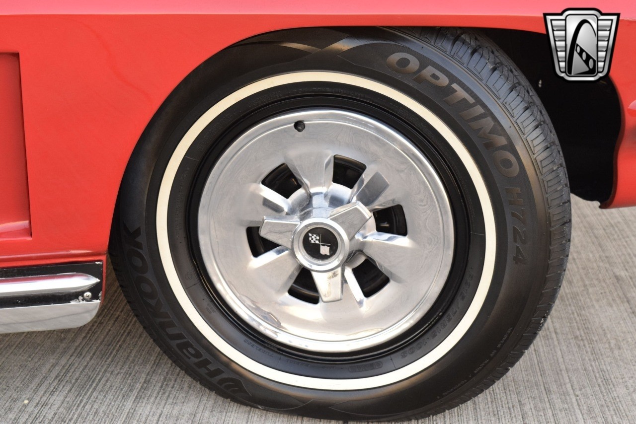 Chevrolet-Corvette-1965-convertible-14