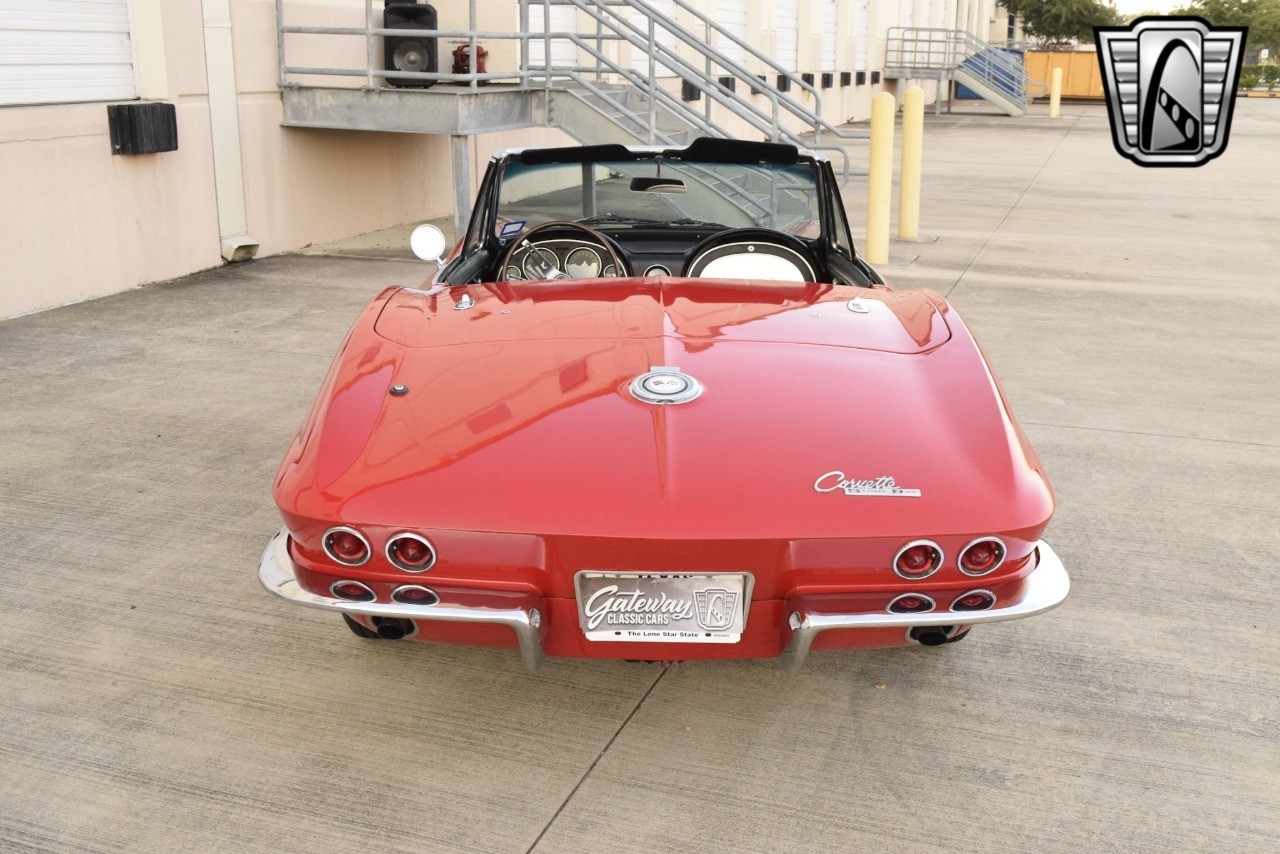 Chevrolet-Corvette-1965-convertible-2