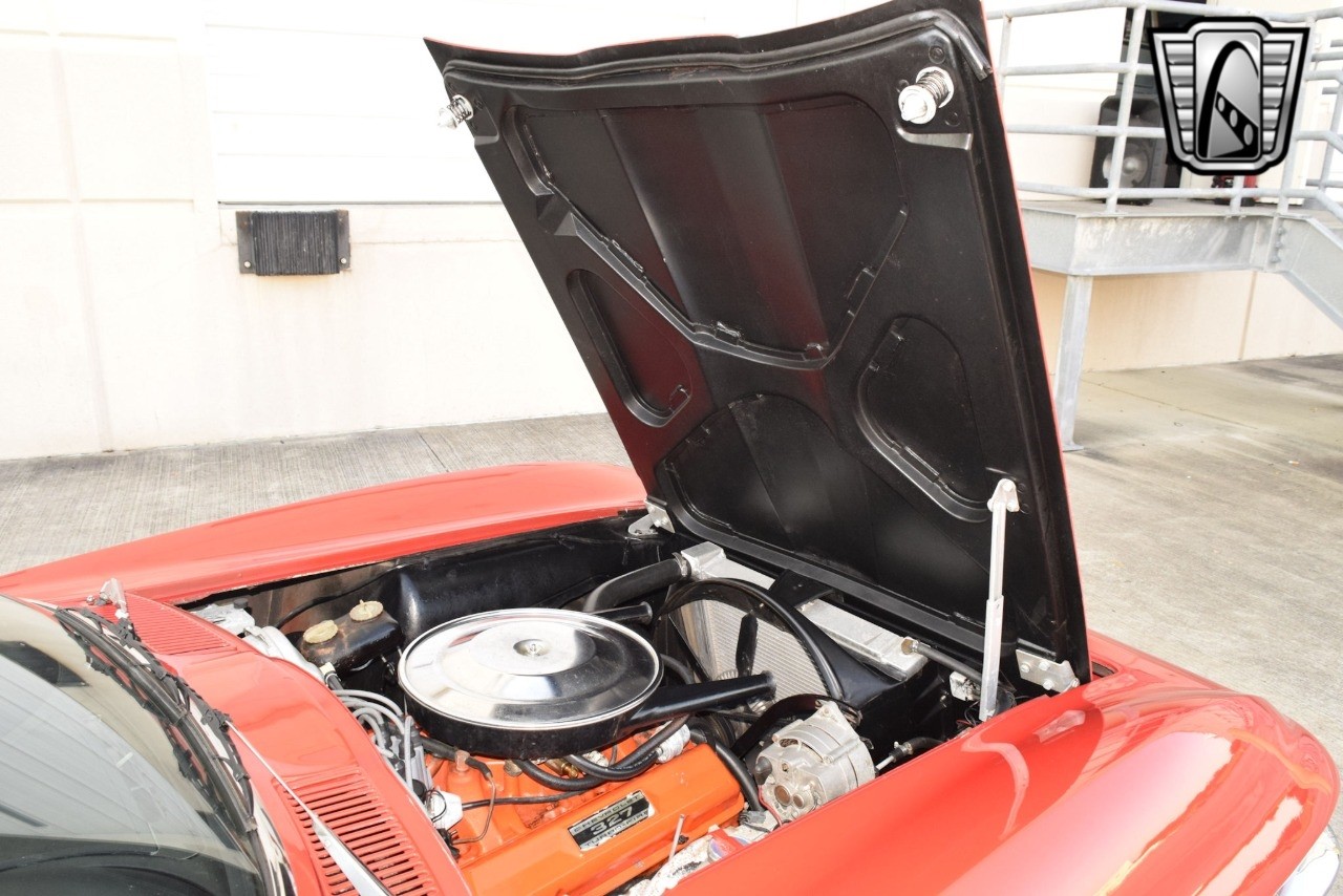 Chevrolet-Corvette-1965-convertible-21