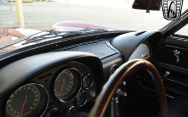 Chevrolet-Corvette-1965-convertible-25