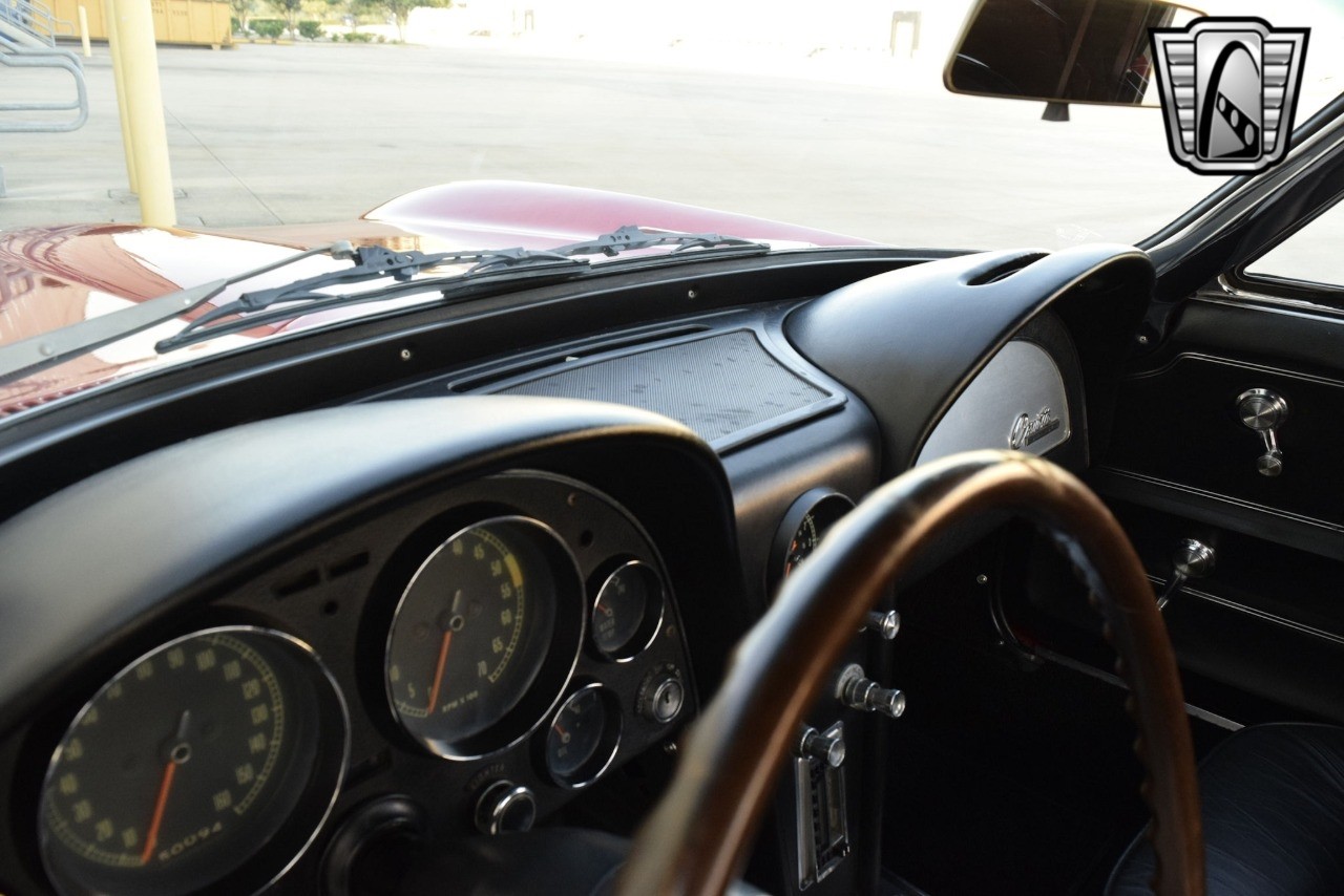 Chevrolet-Corvette-1965-convertible-25