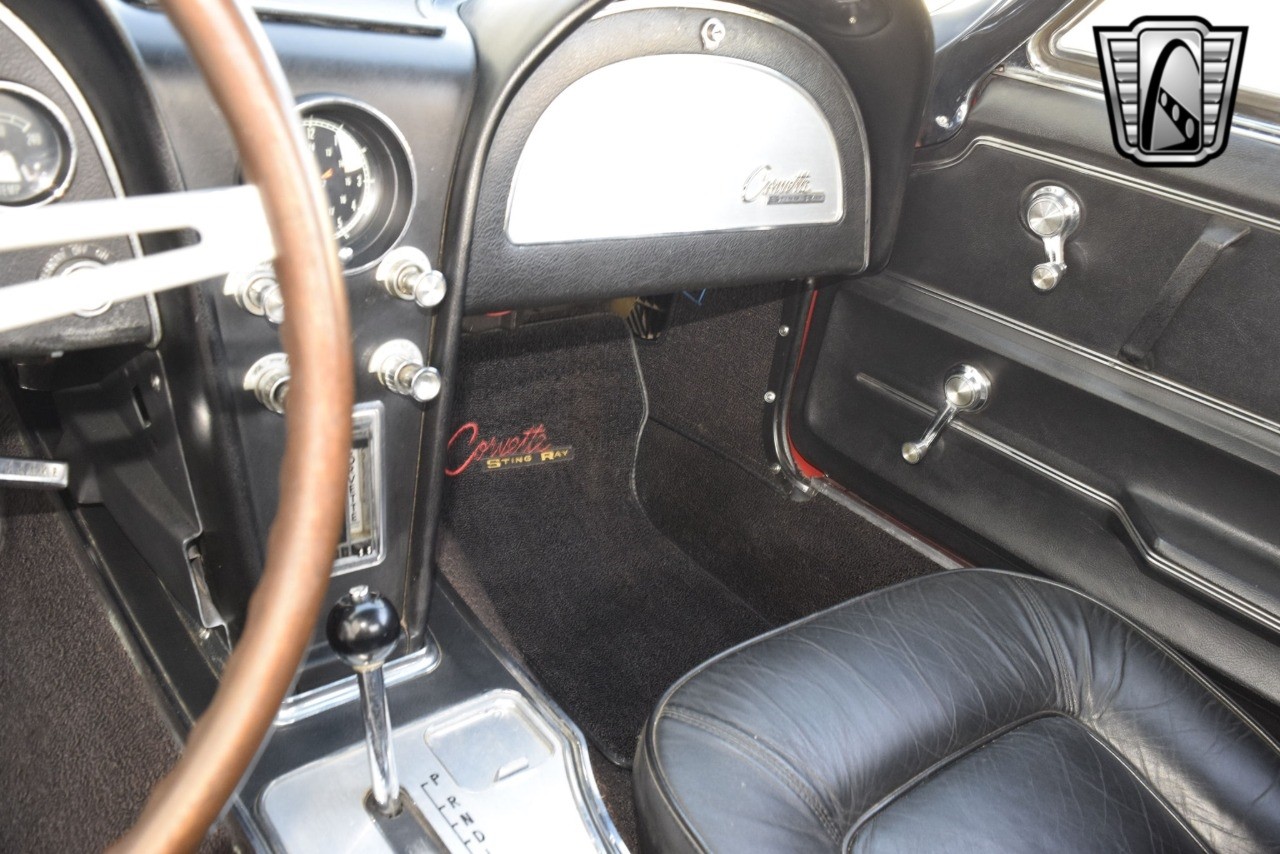 Chevrolet-Corvette-1965-convertible-26