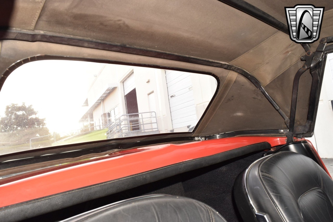 Chevrolet-Corvette-1965-convertible-29