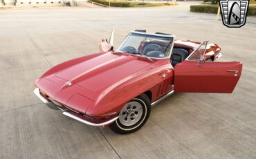 Chevrolet-Corvette-1965-convertible-3