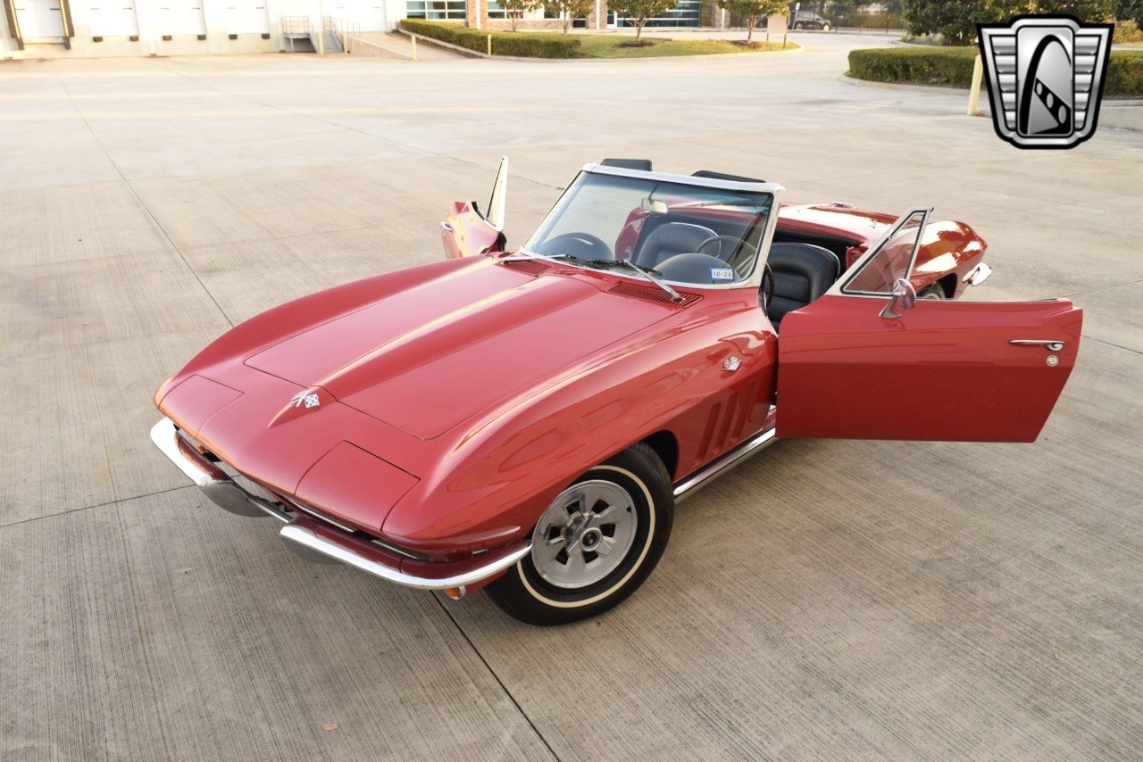 Chevrolet-Corvette-1965-convertible-3