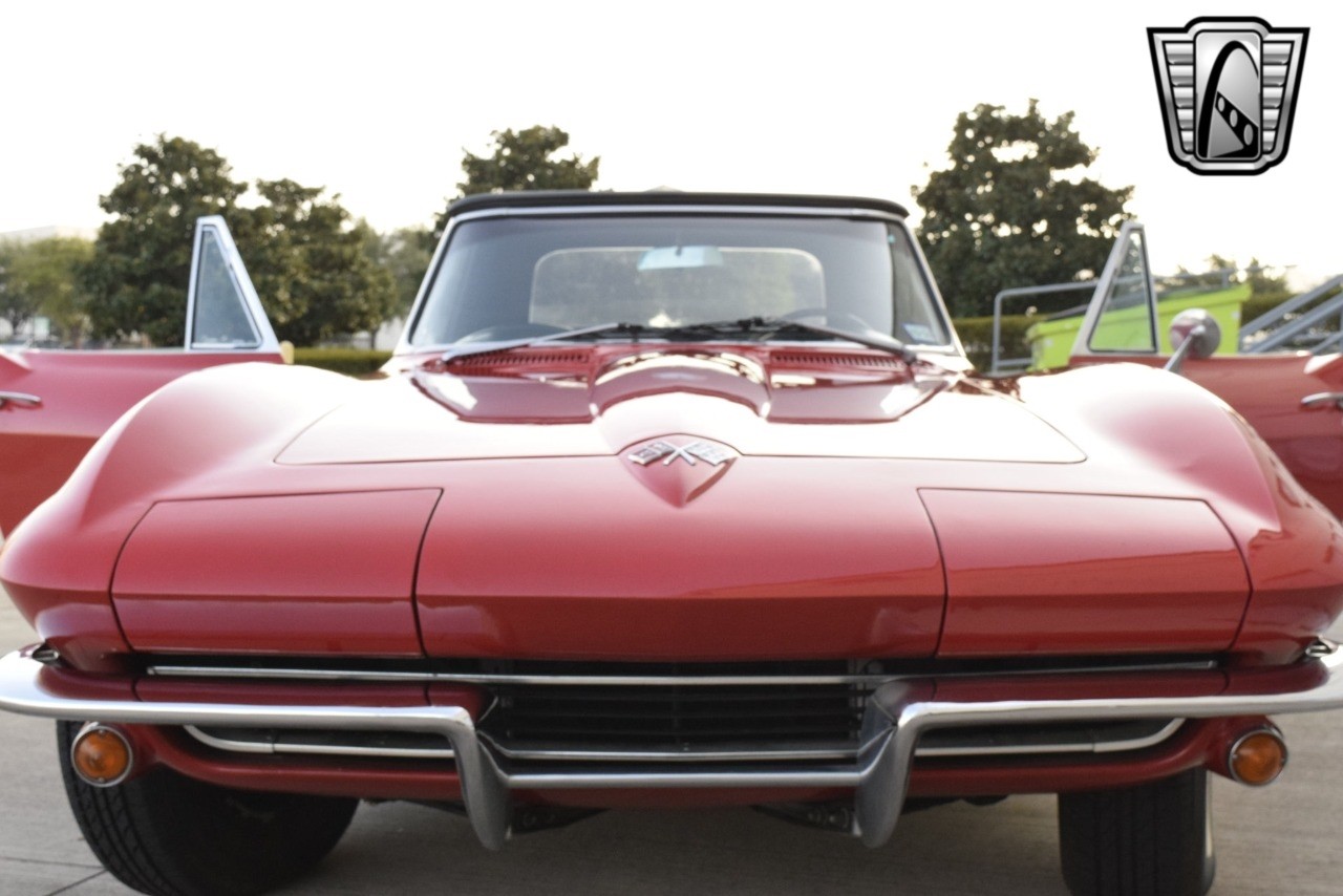 Chevrolet-Corvette-1965-convertible-30