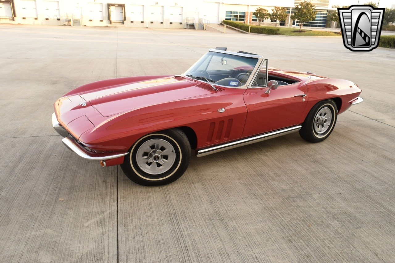 Chevrolet-Corvette-1965-convertible-33