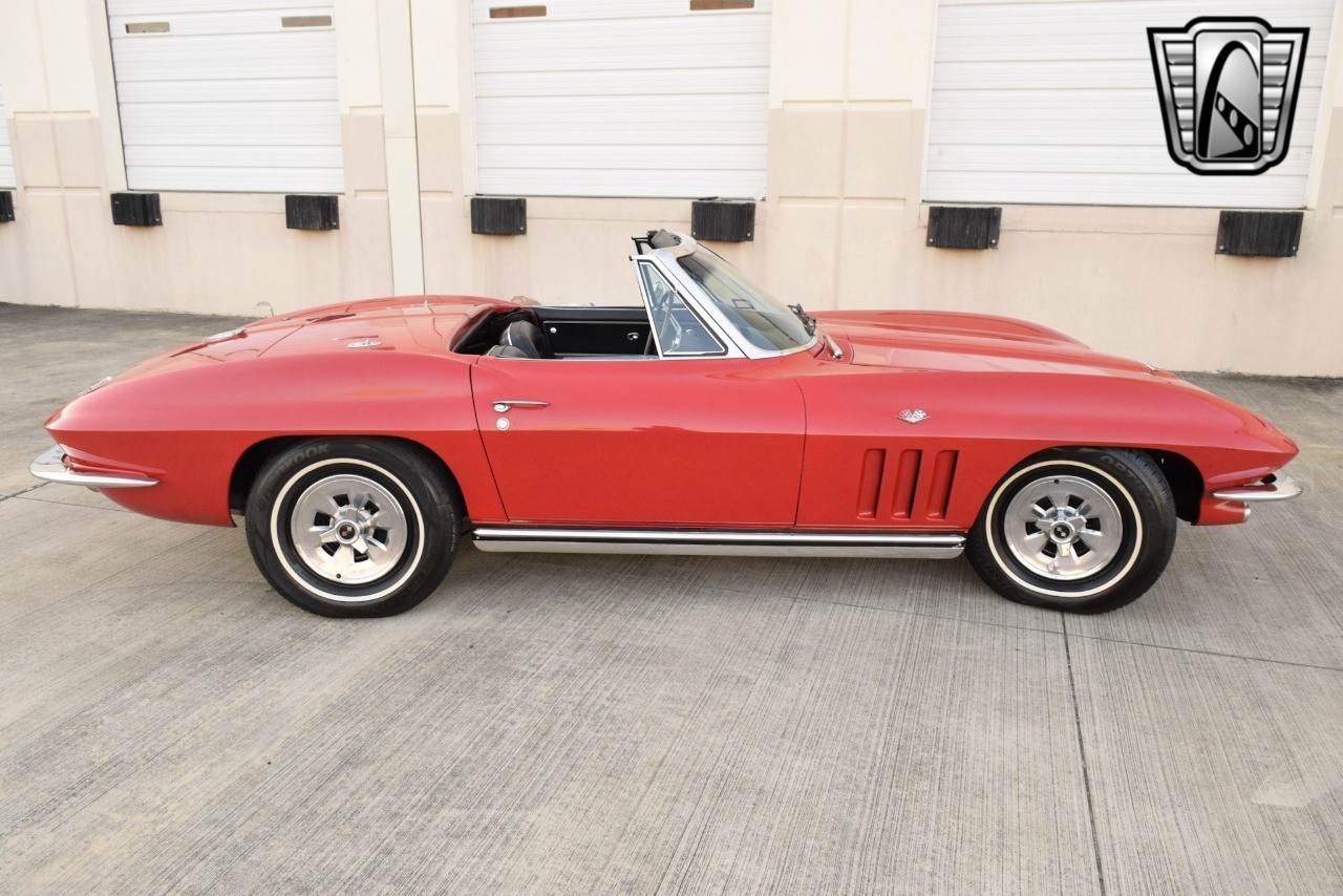 Chevrolet-Corvette-1965-convertible-35