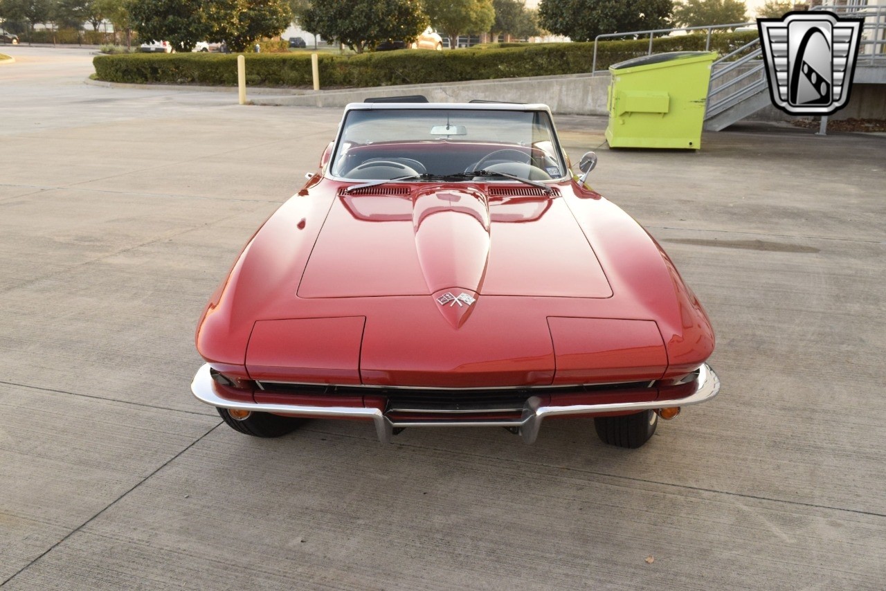 Chevrolet-Corvette-1965-convertible-36
