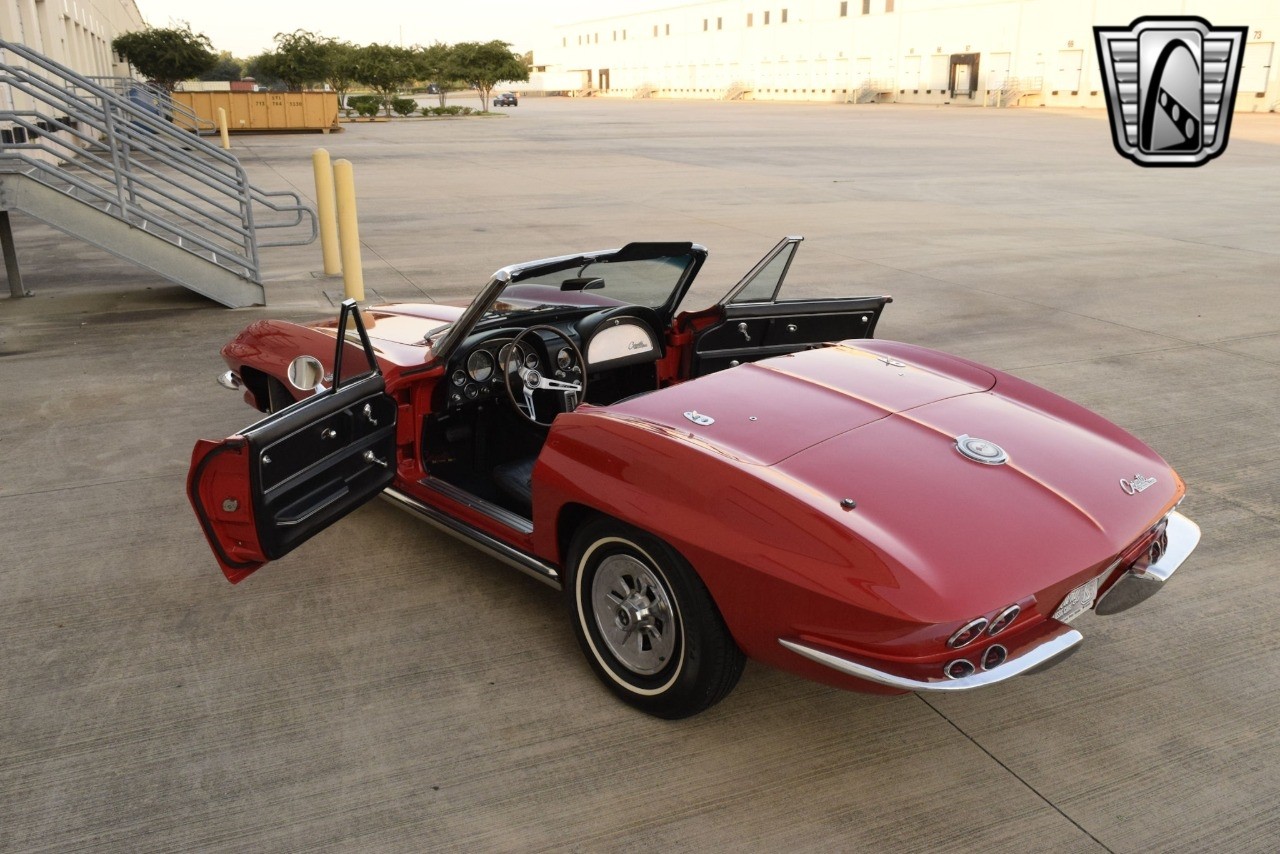 Chevrolet-Corvette-1965-convertible-38