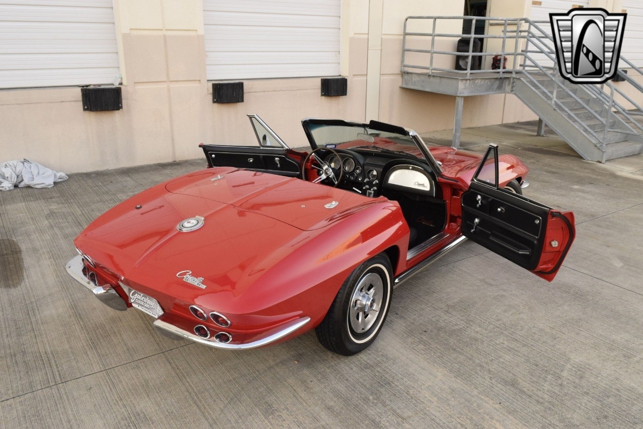 Chevrolet-Corvette-1965-convertible-39