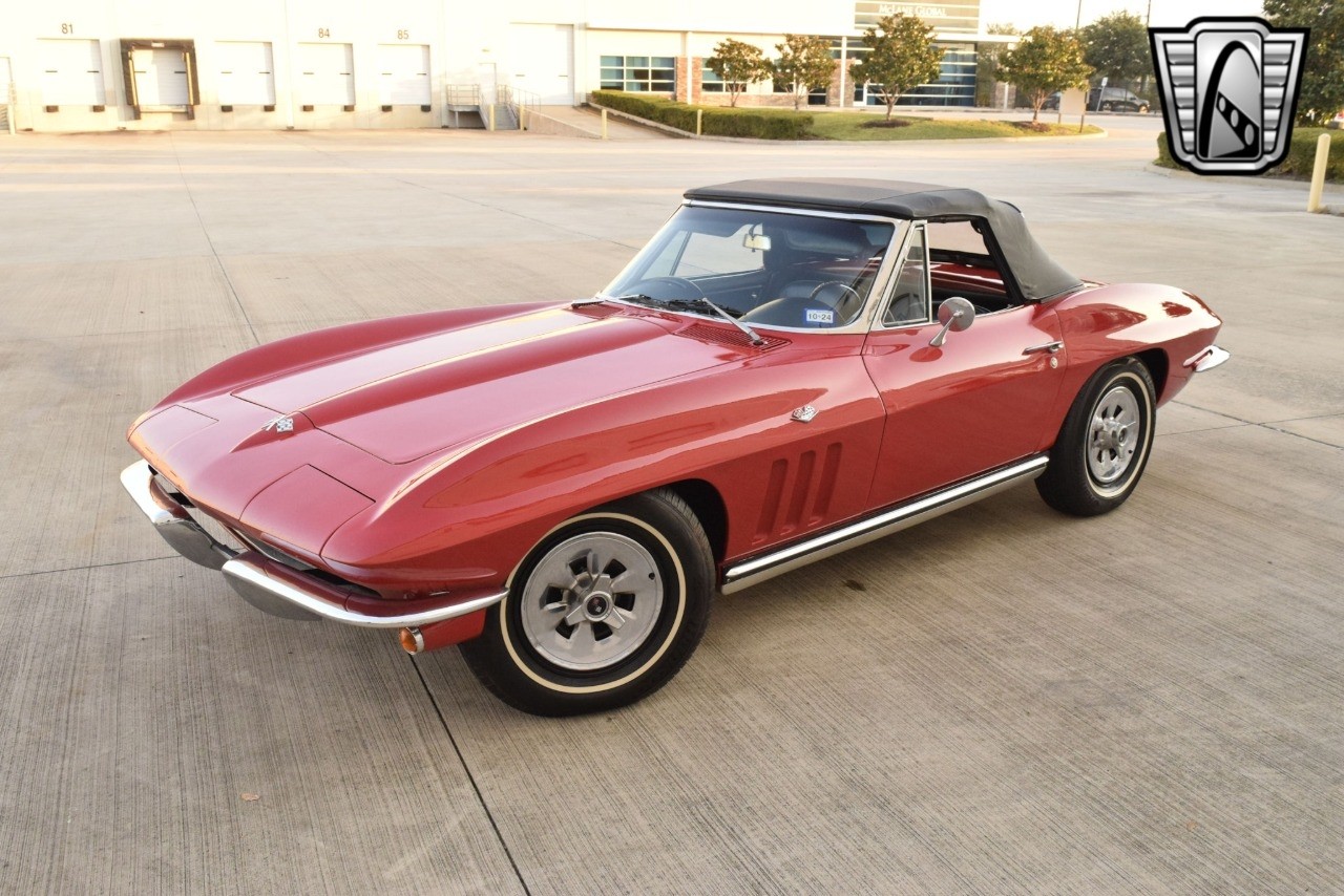 Chevrolet-Corvette-1965-convertible-4
