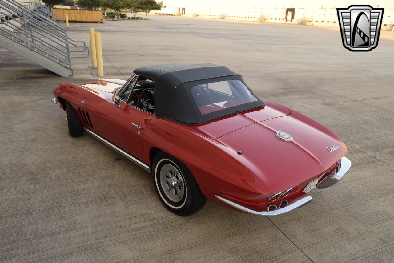 Chevrolet-Corvette-1965-convertible-6