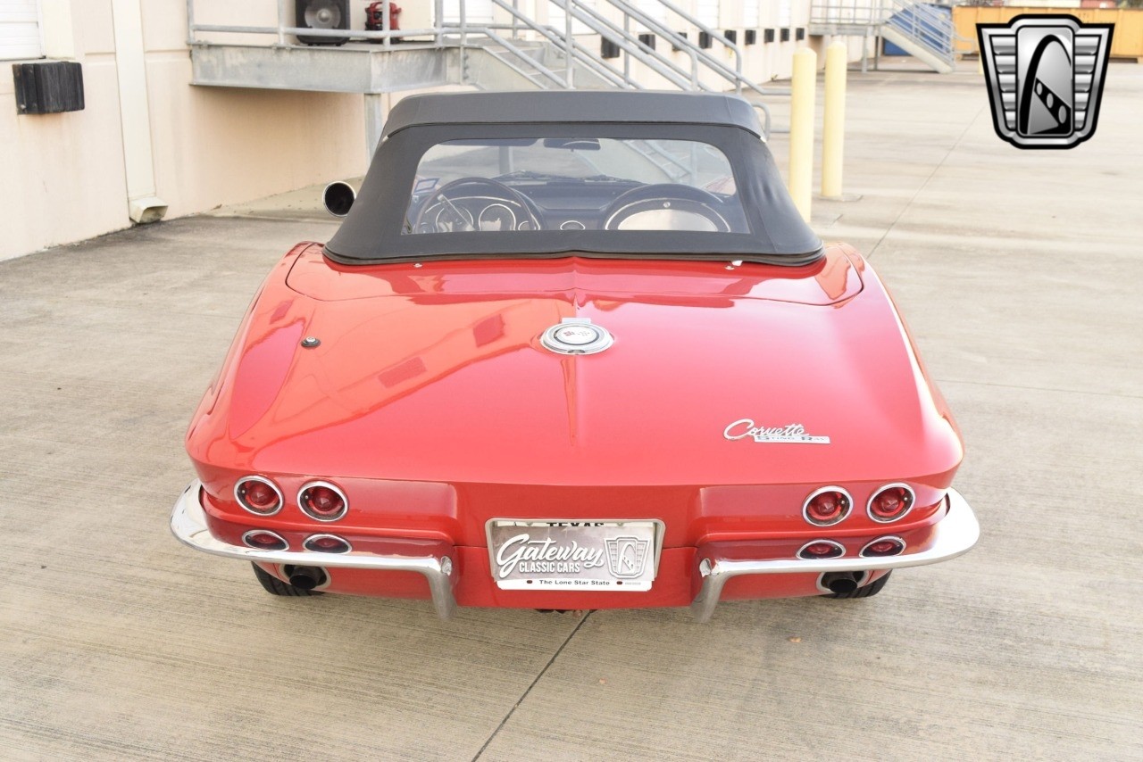 Chevrolet-Corvette-1965-convertible-7