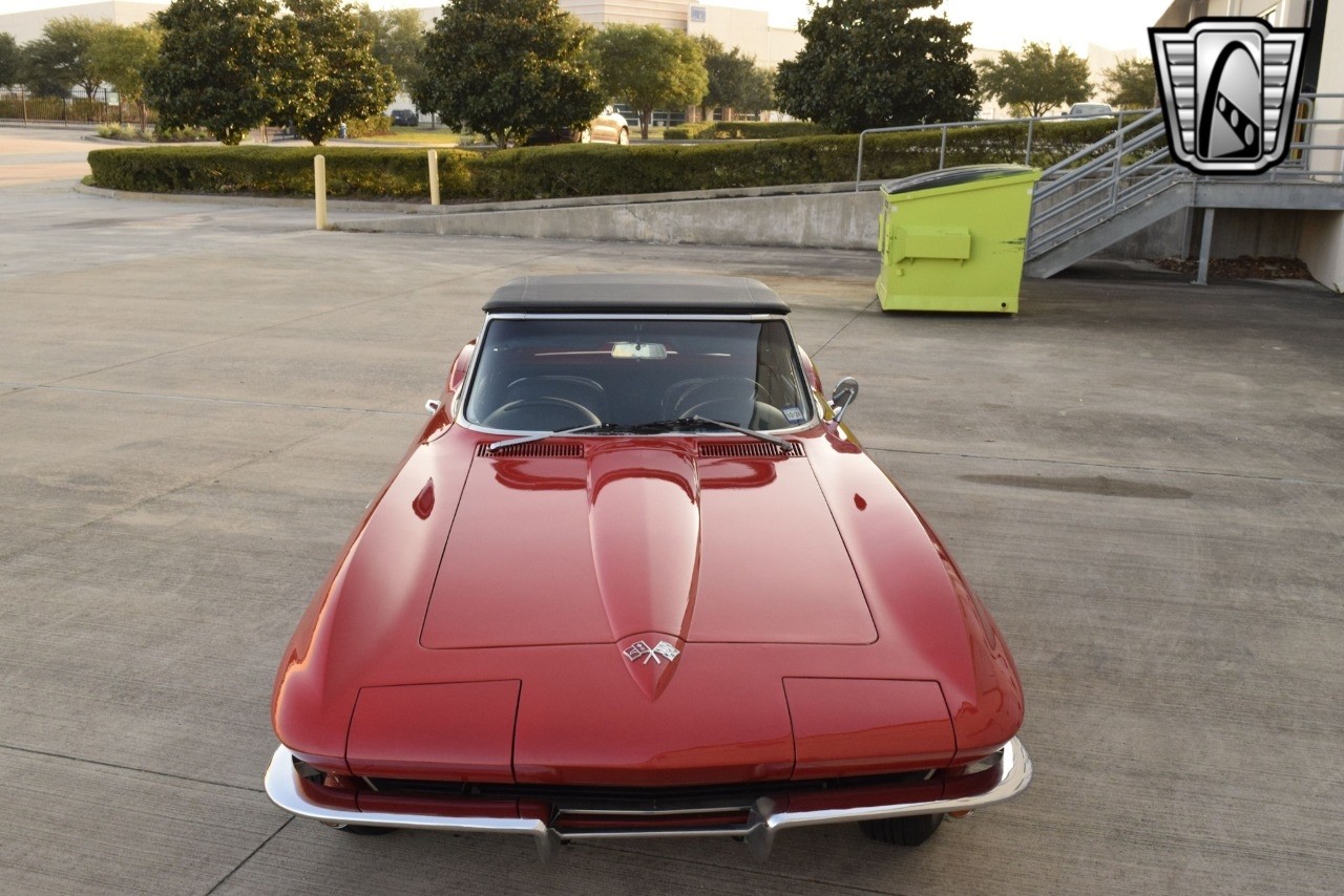 Chevrolet-Corvette-1965-convertible-9