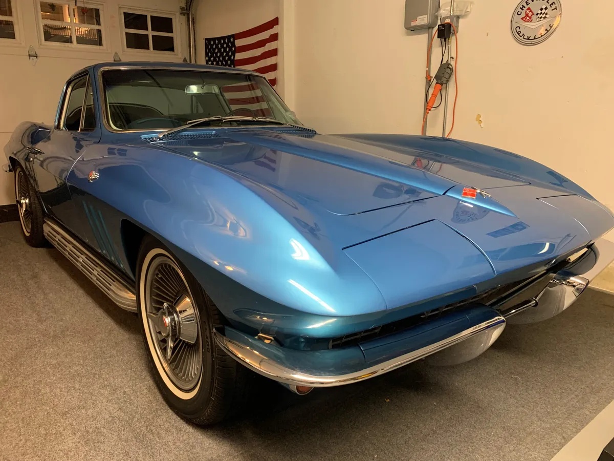 Chevrolet-Corvette-1965
