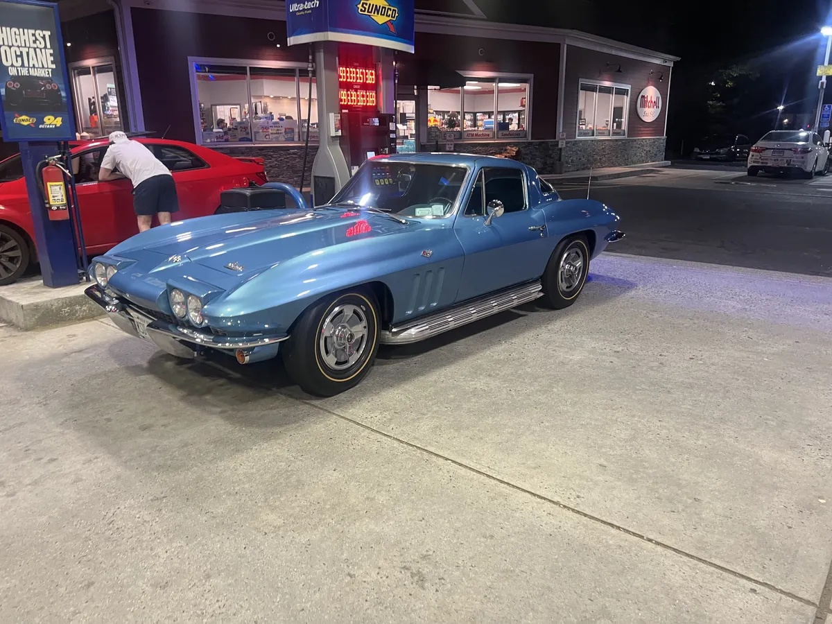 Chevrolet-Corvette-1966-1