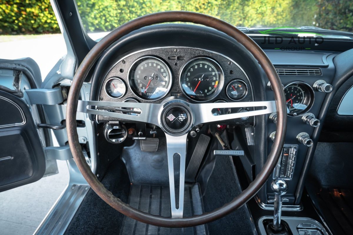 Chevrolet-Corvette-1966-10