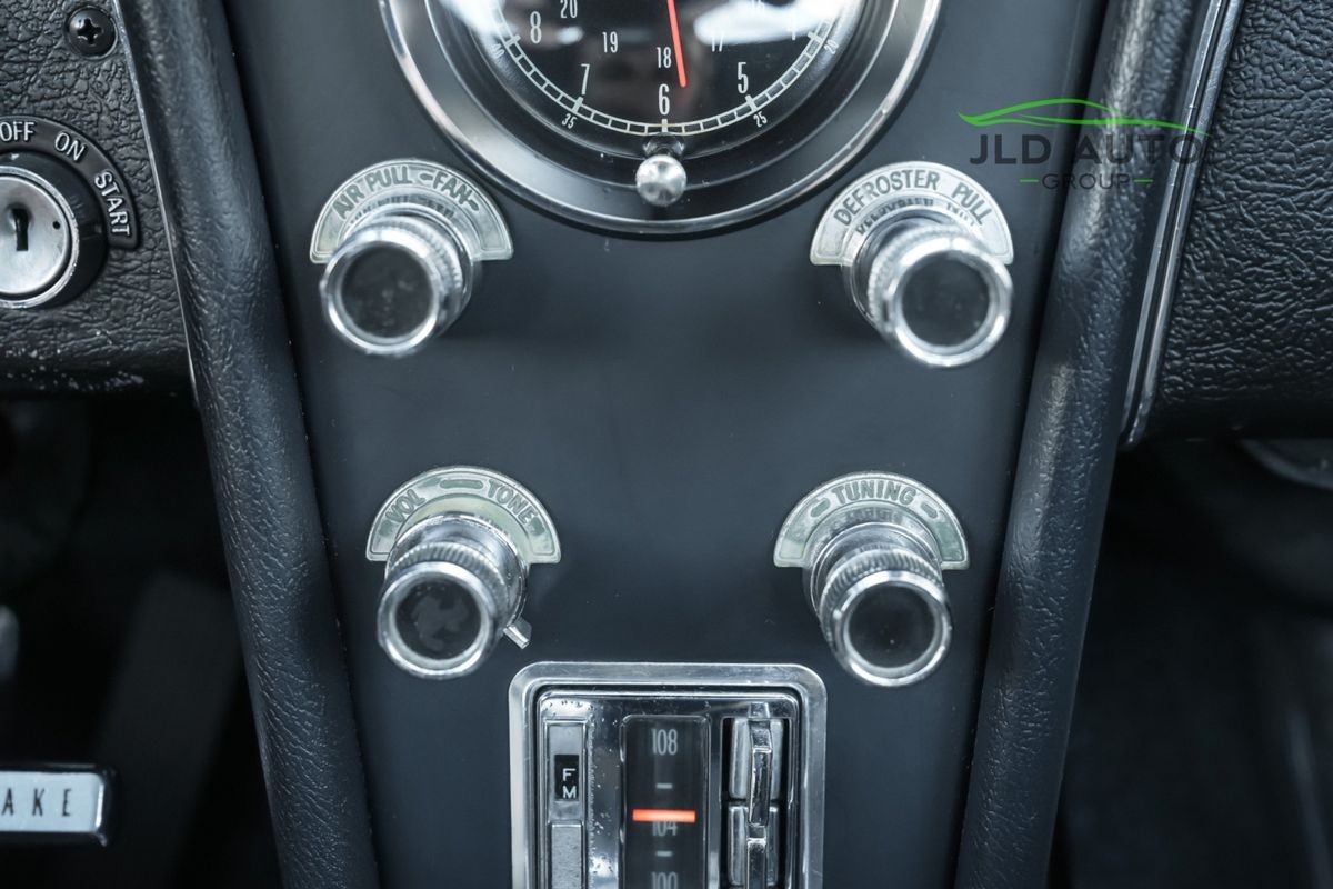 Chevrolet-Corvette-1966-16