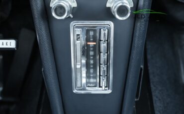 Chevrolet-Corvette-1966-17
