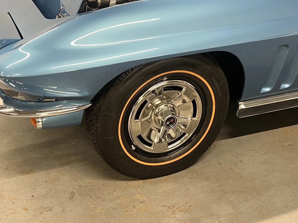 Chevrolet-Corvette-1966-2